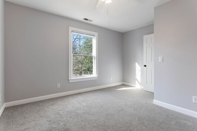 Building Photo - Beautiful 4 Bed 3.5 Bath Home on 20 Acres