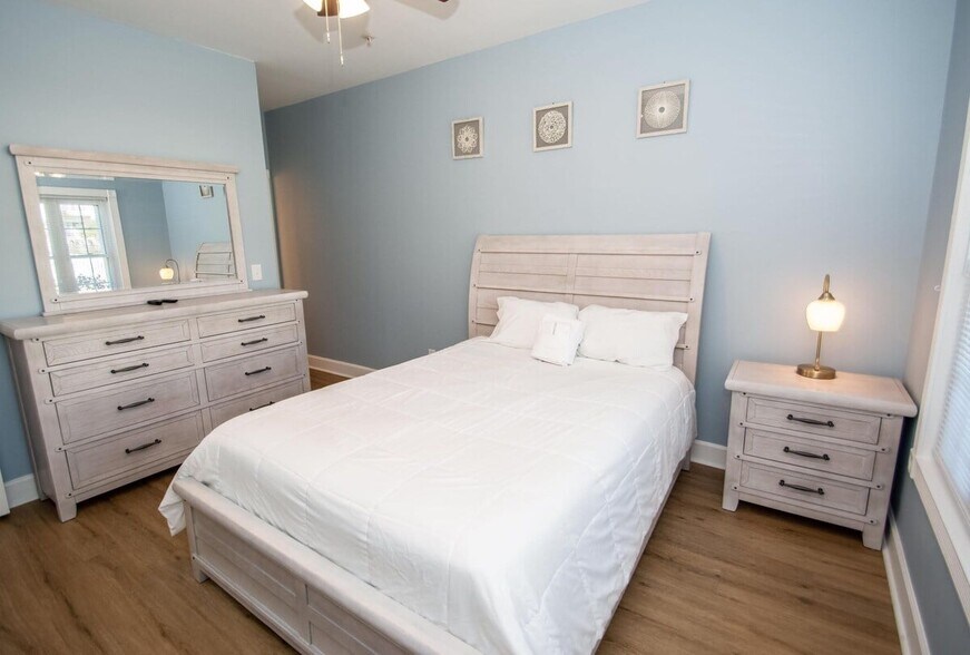 Building Photo - 4868 Dahlia Ct