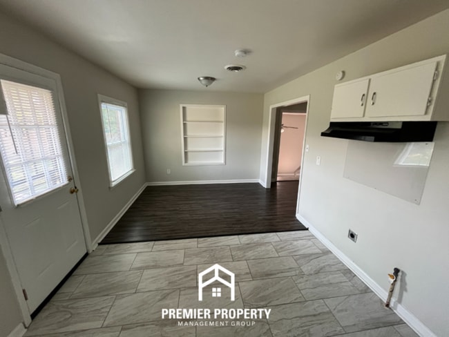 Building Photo - 5246 Millbranch Rd