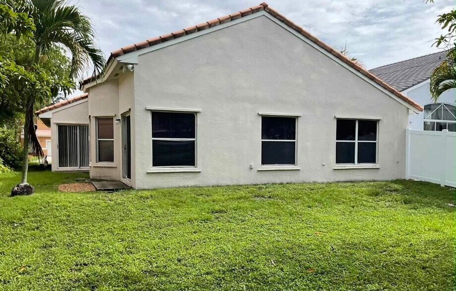Building Photo - 15291 SW 51st St