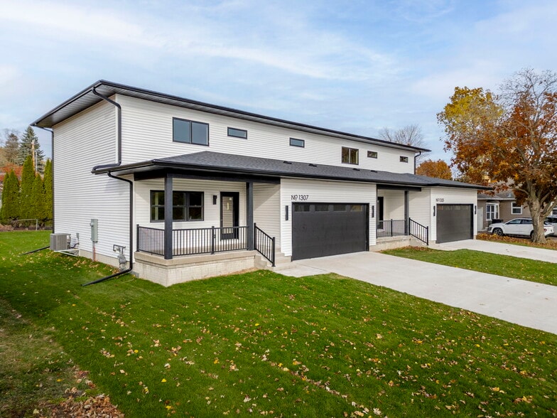 Primary Photo - 1305 W 19th St