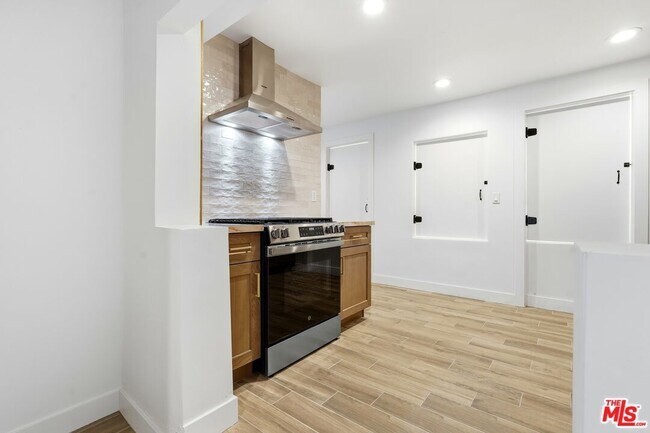 Building Photo - 5452 Harcross Dr