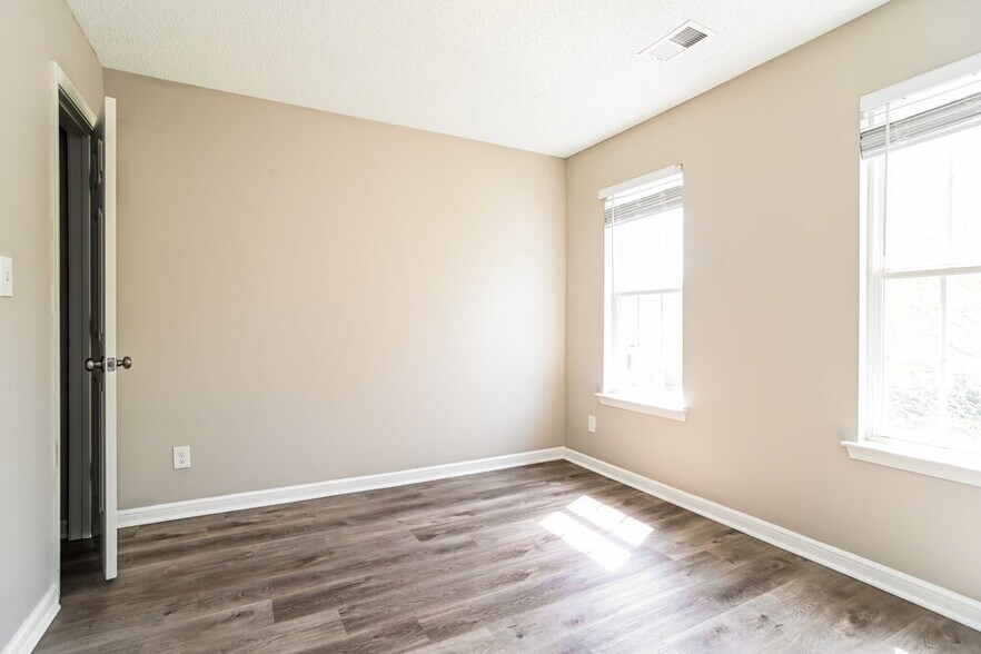 Building Photo - 226 Everett Park Dr