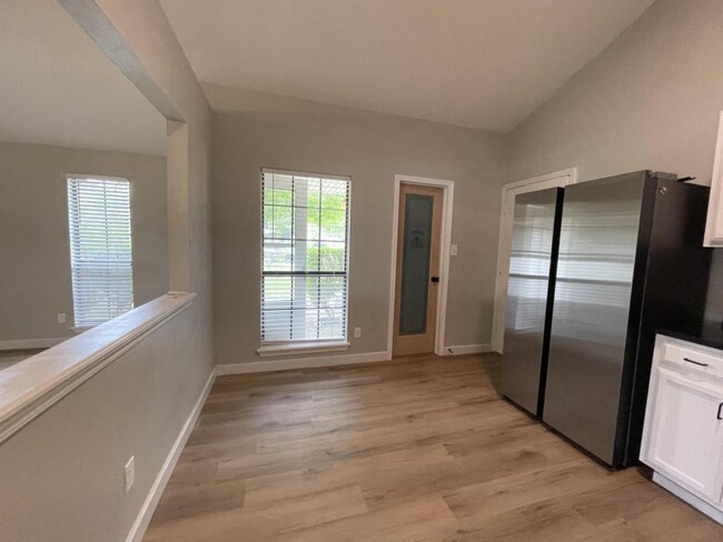 Building Photo - 403 Justice Dr