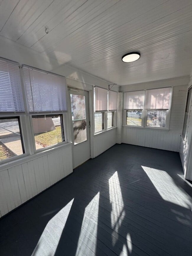 Building Photo - Renovated single family in downtown Lexington