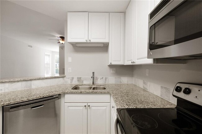 Building Photo - 123 McGill Park Ave NE