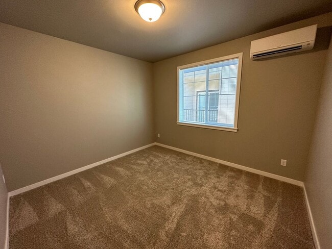 Building Photo - NEW 4 Bedroom / 4.5 Bath Townhome. A/C in every bedroom