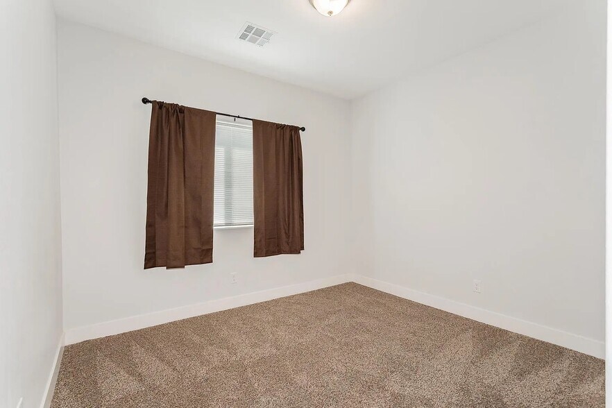 Building Photo - 1641 S Dandelion St