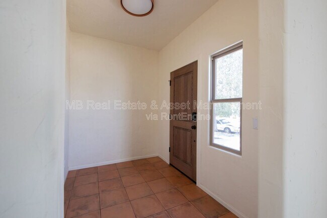 Building Photo - 1260 Ridgeley Dr