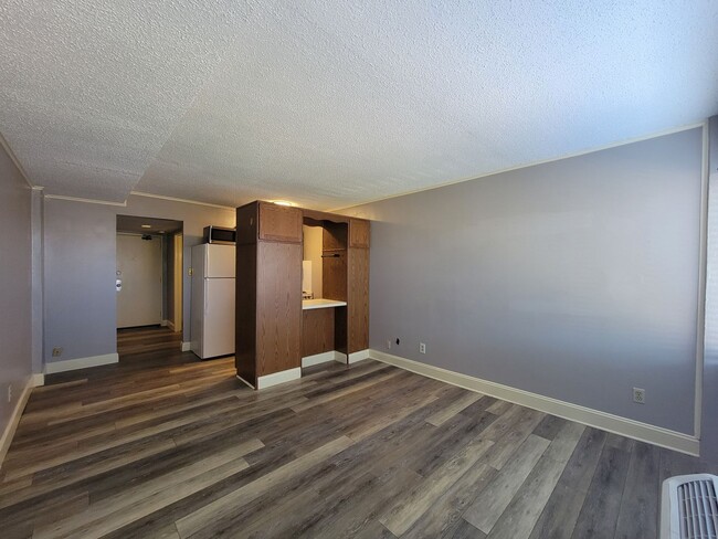 Building Photo - Knoxville 37916 - Studio condo - call Jean...