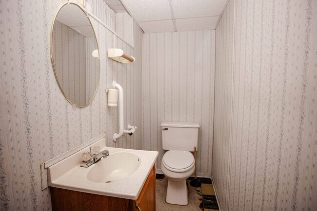 Building Photo - West Toledo 3 Bedroom