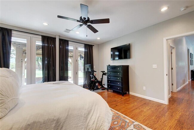 Building Photo - 2604 N Shields Dr