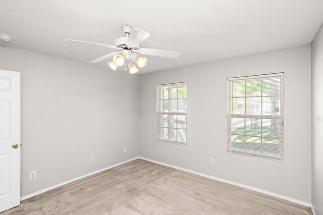 Building Photo - 5248 Sunsail Dr