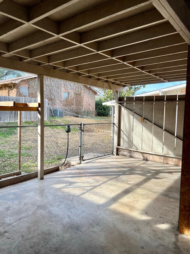 Building Photo - 3216 Urban Crest Dr