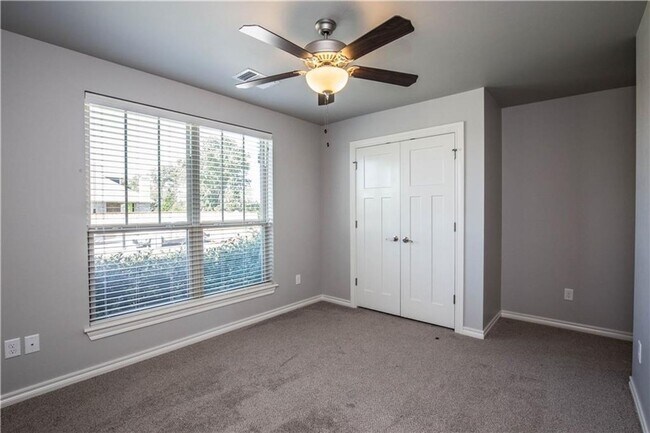 Building Photo - 4 Bedroom Home with Upstairs Bonus room in Edmond