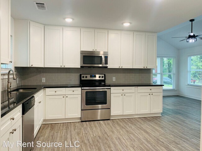 Building Photo - 2 br, 2 bath House - 105 Oak St