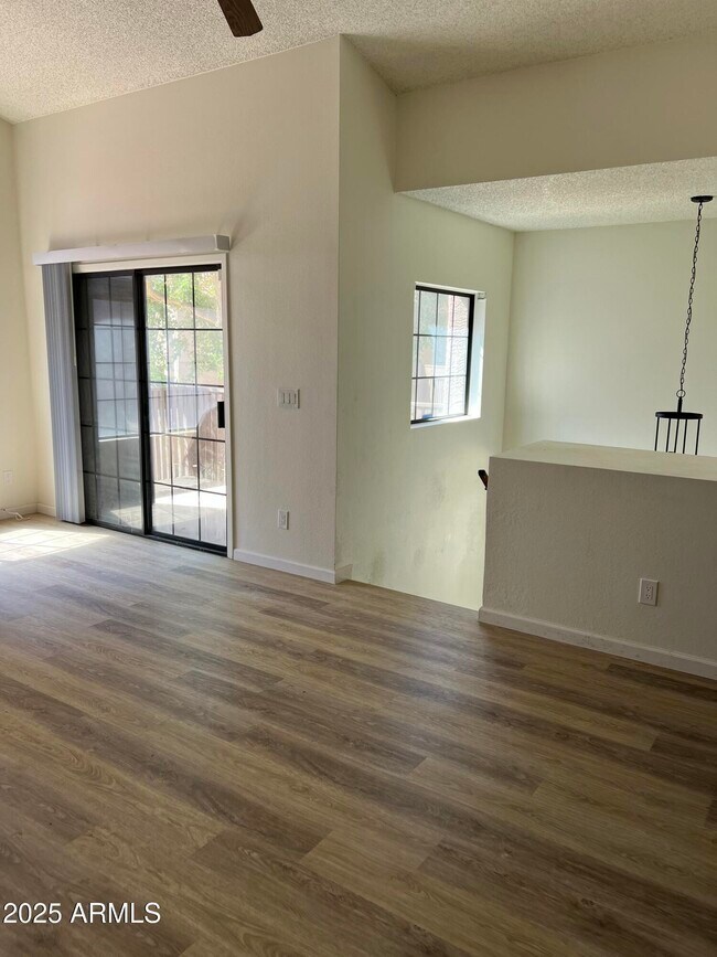 Building Photo - 925 N College Ave