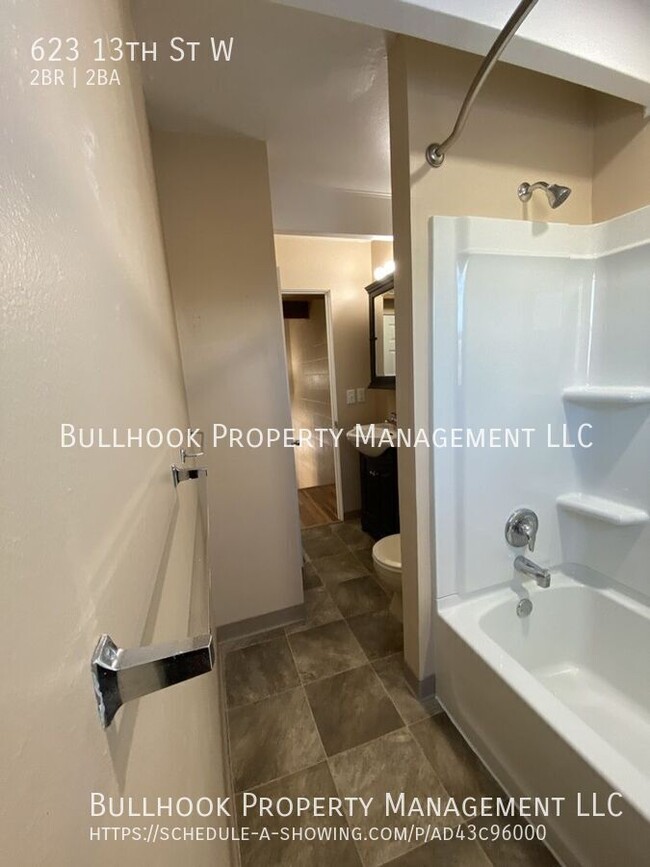 Building Photo - MOVE IN SPECIAL  - $300 off first full mon...