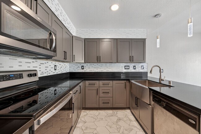 Building Photo - Newly renovated 2 bedroom, 2.5 bath townhome available in Chula Vista!