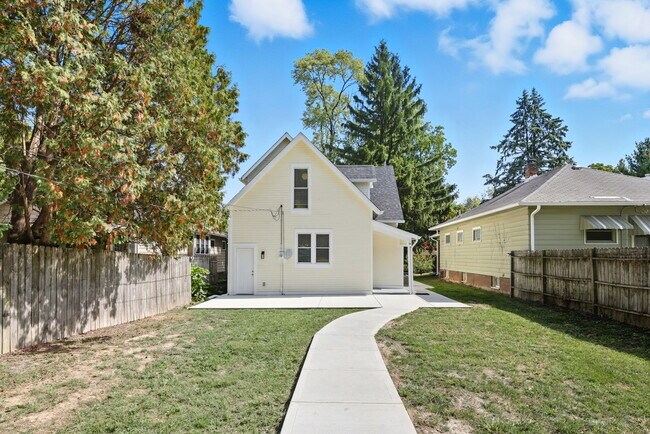 Building Photo - 136 S Spencer Ave