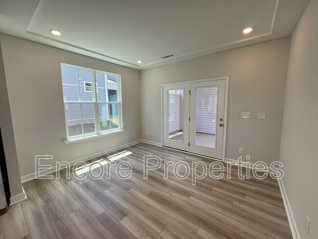 Building Photo - 284 White Oak Gdn Wy