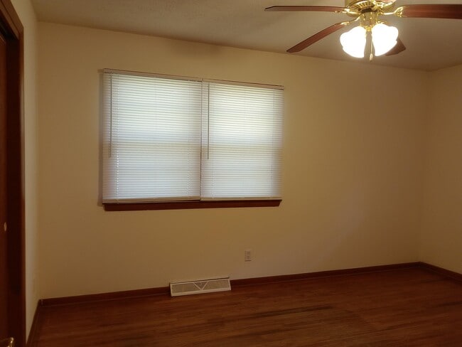 Building Photo - 609 Pennant St