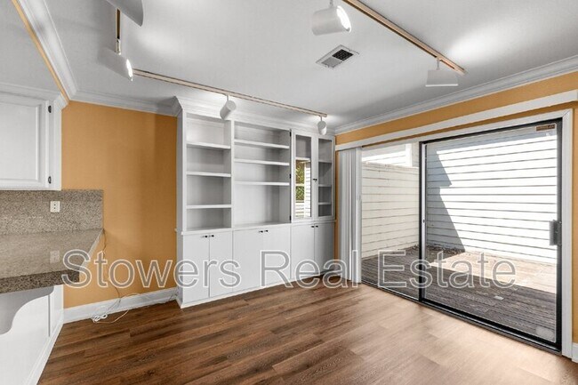 Building Photo - 1825 N Forest Hill Pl
