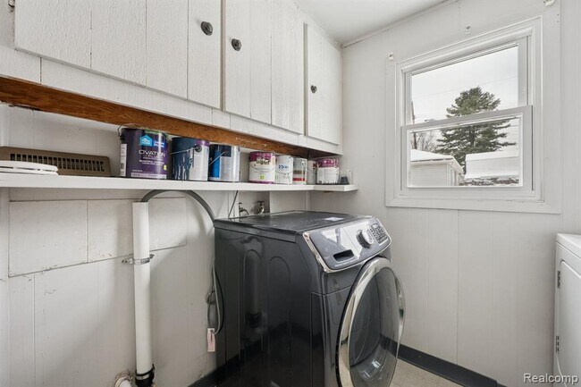 Building Photo - 2266 Newberry Rd