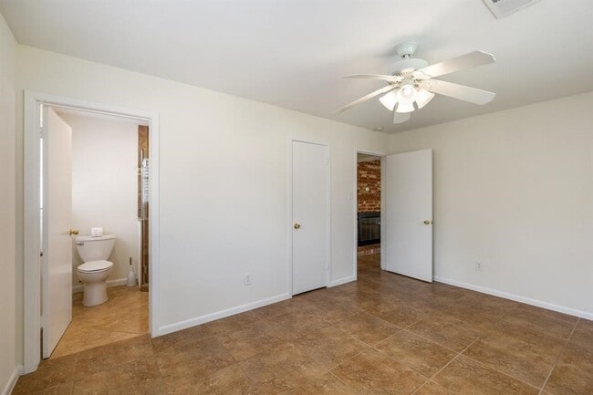 Building Photo - 10214 Londonderry Dr