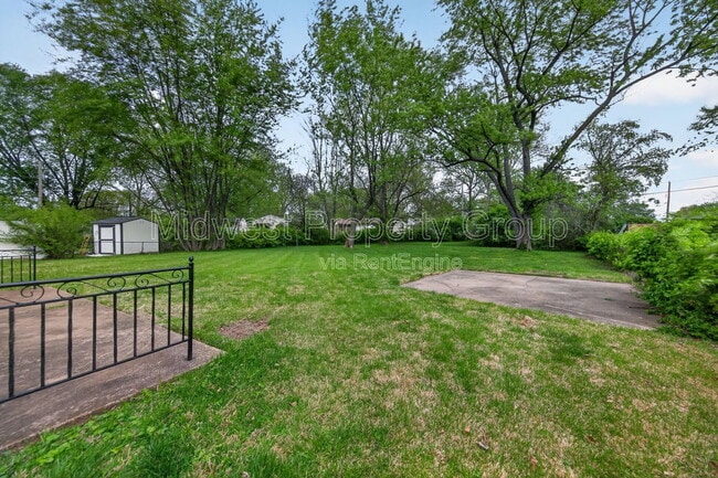 Building Photo - 645 Lilac Dr