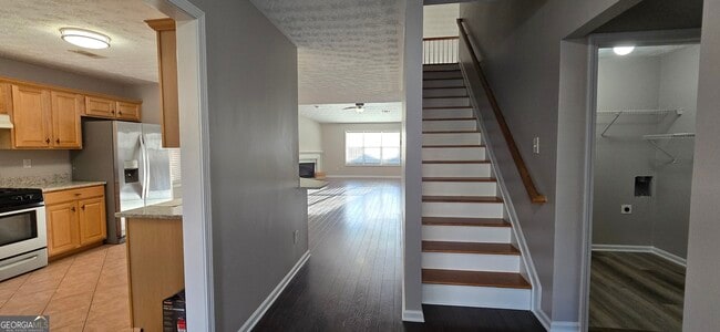 Building Photo - 1055 Livery Cir