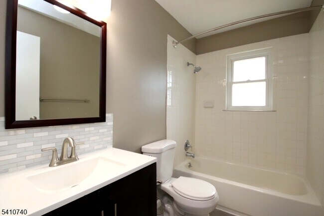 Building Photo - 515 Andria Ave