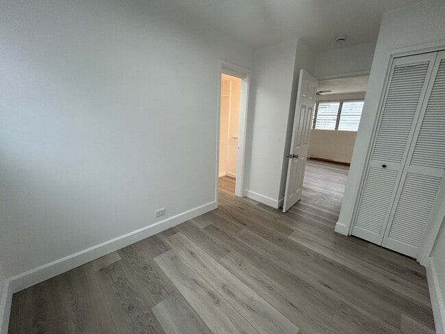 Building Photo - 2601