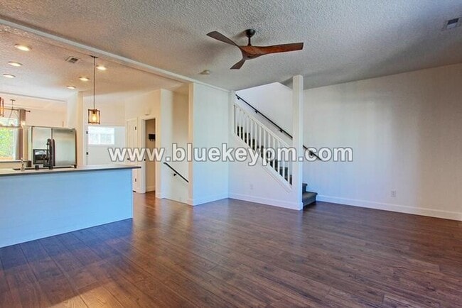 Building Photo - 3 Bed, 3.5 Baths Townhome With Garage Level Suite and Office Space