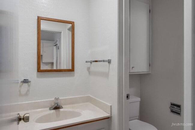 Building Photo - 33a Isis St