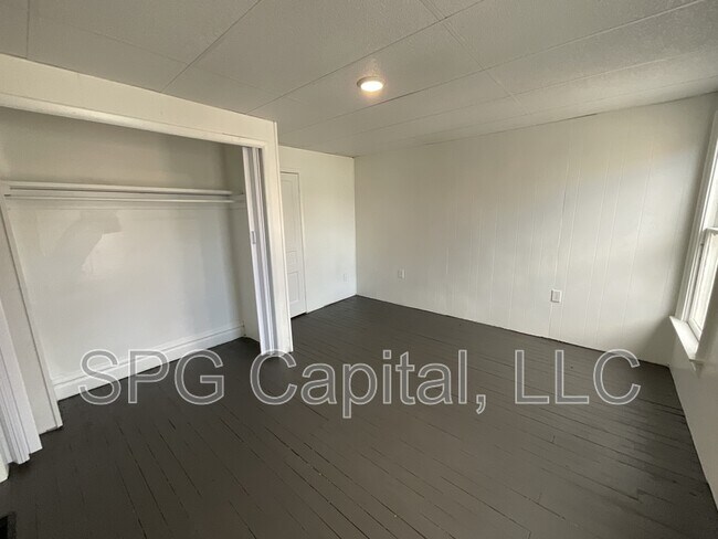 Building Photo - 712 W Mason Ave