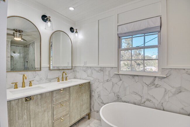 Building Photo - 3137 Edinburgh Dr