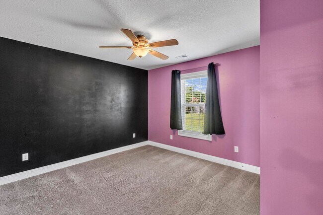 Building Photo - 3 bedroom in Sneads Ferry with Fenced Yard