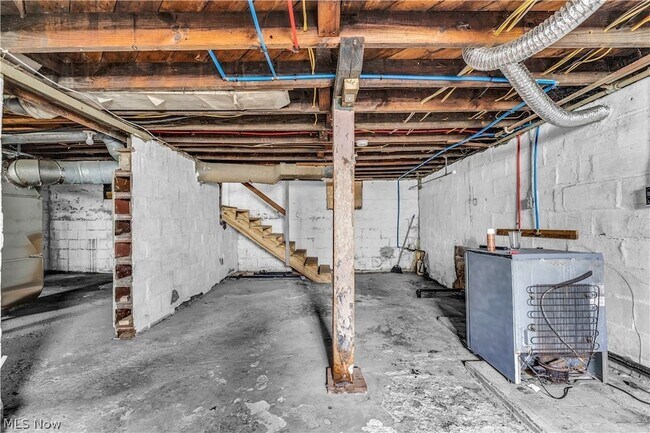 Building Photo - 1174 La Croix Ave