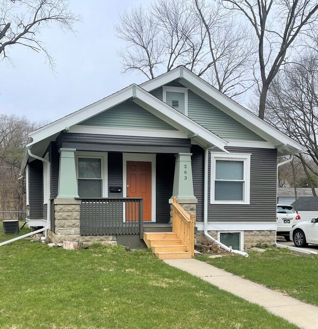 Primary Photo - 4 Bedroom House Near Campus