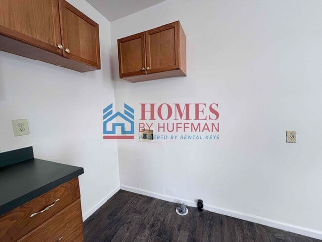 Building Photo - Two Bedroom House | Deposit Special $500