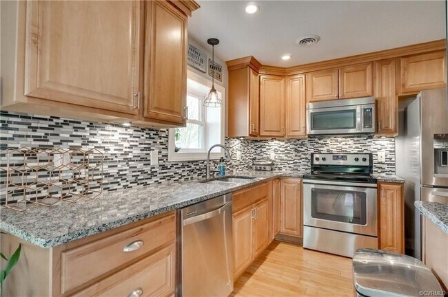 Building Photo - Sauer's Garden Gem: Lovely 3 Bedroom, 1.5 ...