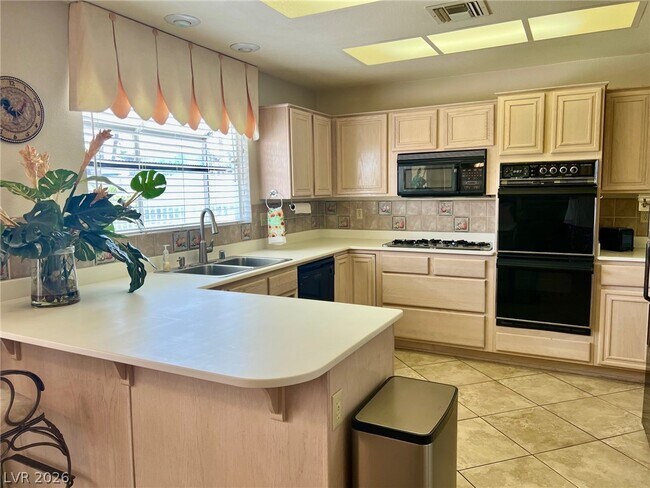 Building Photo - 2404 Floyd Ct