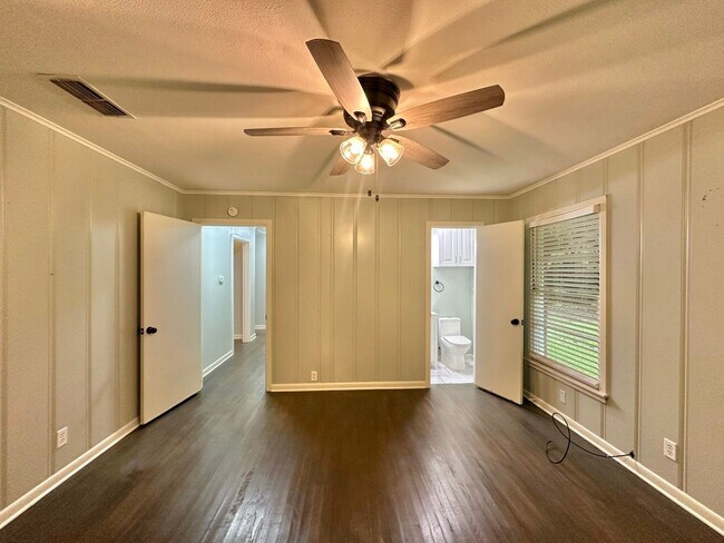 Building Photo - Updated 3-Bedroom Home Near TJC & Medical District!