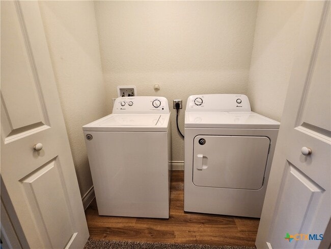 Building Photo - 340 Untermaier St