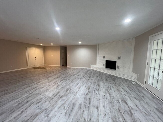Building Photo - 5 Dunwoody Cir