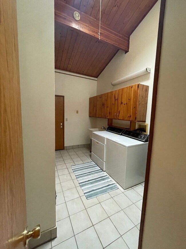 Building Photo - Gorgeous River Front Cabin in the Woods Fully Furnished with Hot Tub!