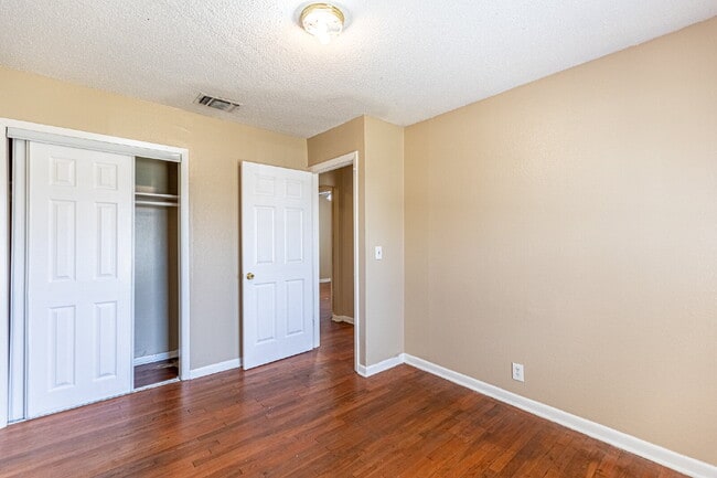 Building Photo - 215 Legion Dr W