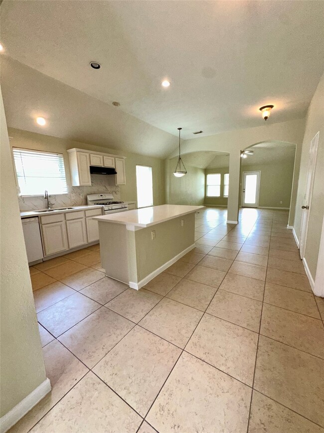 Building Photo - 19119 Field Cottage Ln