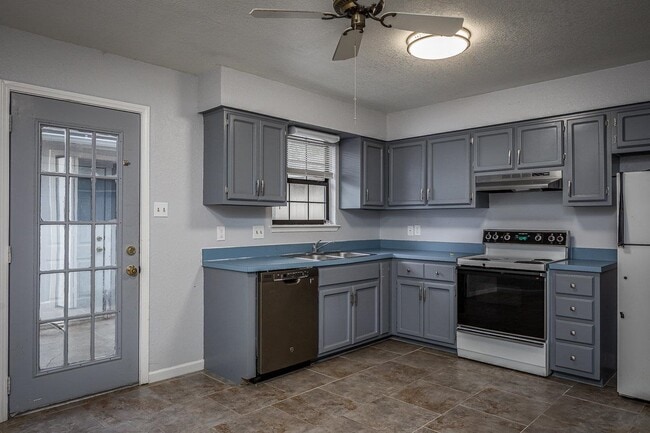 Building Photo - 208 Miller Dr